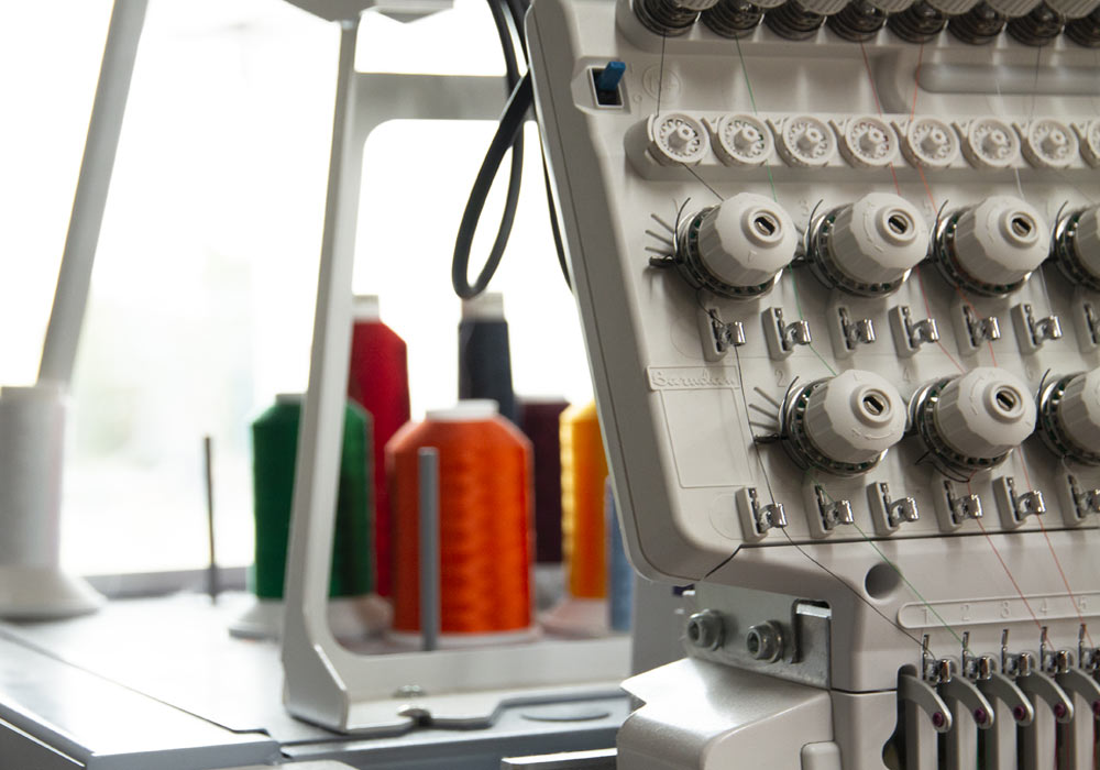 Ricamatrice multifilo per realizzazione di ricami personalizzati